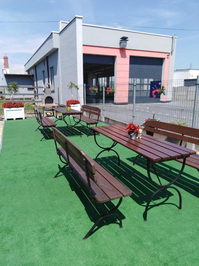 Pod Kogucikiem Aparthotel Krzyzanowice ภายนอก รูปภาพ
